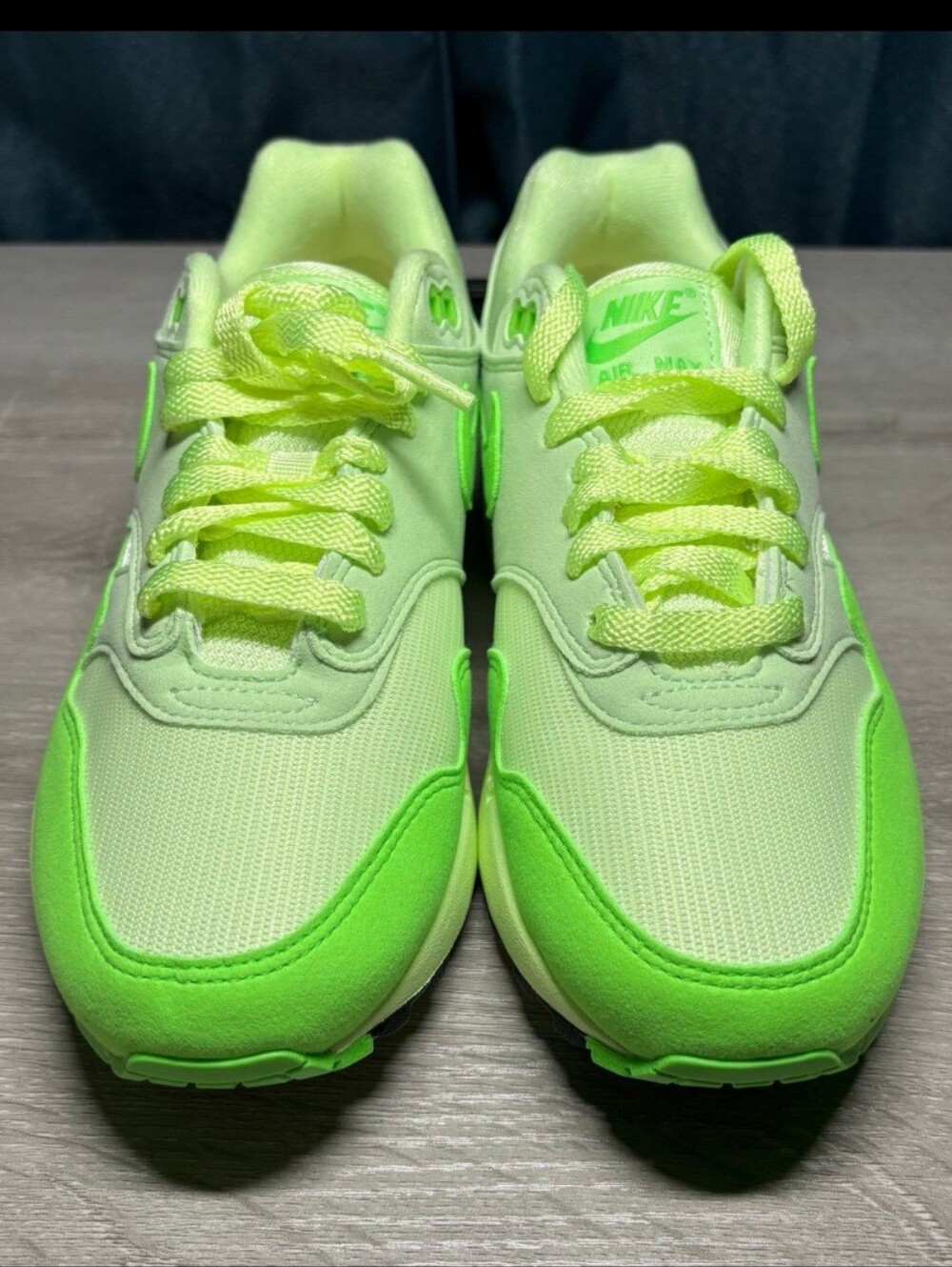 VAPOR GREEN NIKE AIR MAX 1
